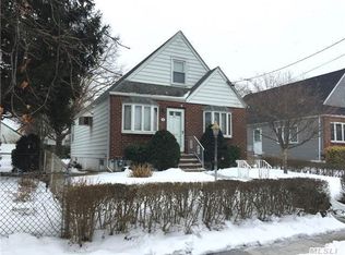 32 Fairmont St, Valley Stream, NY 11580