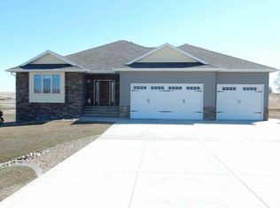 603 Parker Ranch Rd, Bismarck, ND 58503