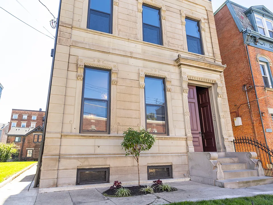 1015 Dayton St