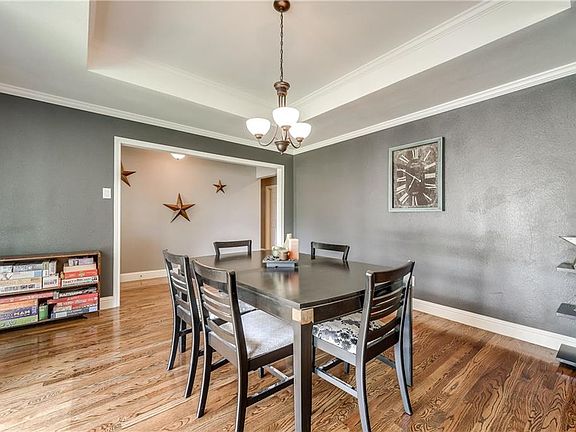 4th image of 9517 Crestlake Dr