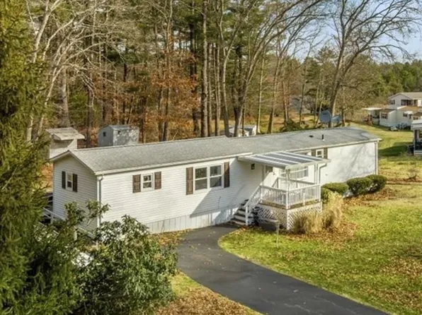 4 Haskell Cir, Lakeville, MA 02347