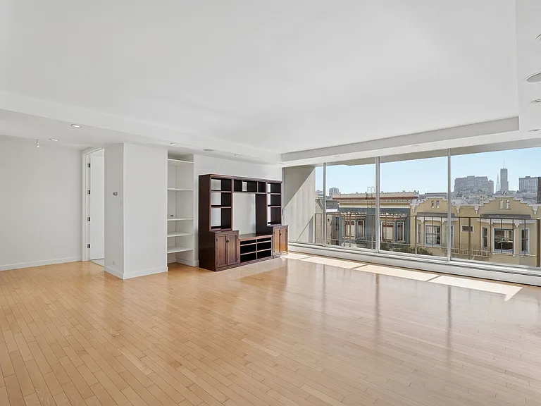 1835 Franklin St #301 — Photo 3