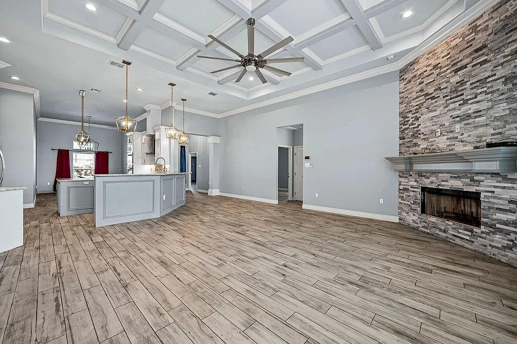 4 bed, 3.0 bath, 2598 sqft, $2,550 — Photo 2