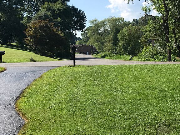 5th image of 247 Carr Dr