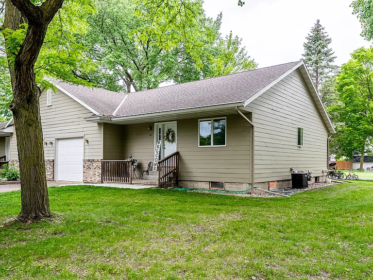 1613 Sharon Dr — Photo 2