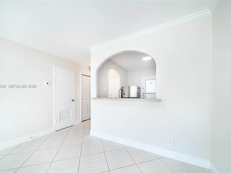 2555 NE 11th St #310 — Photo 16