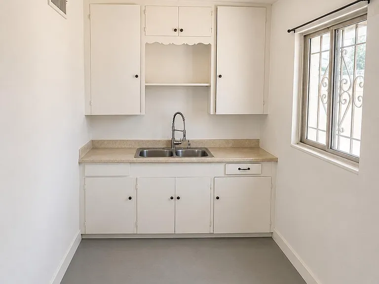 1702 N Tyndall Ave #1704 — Photo 9