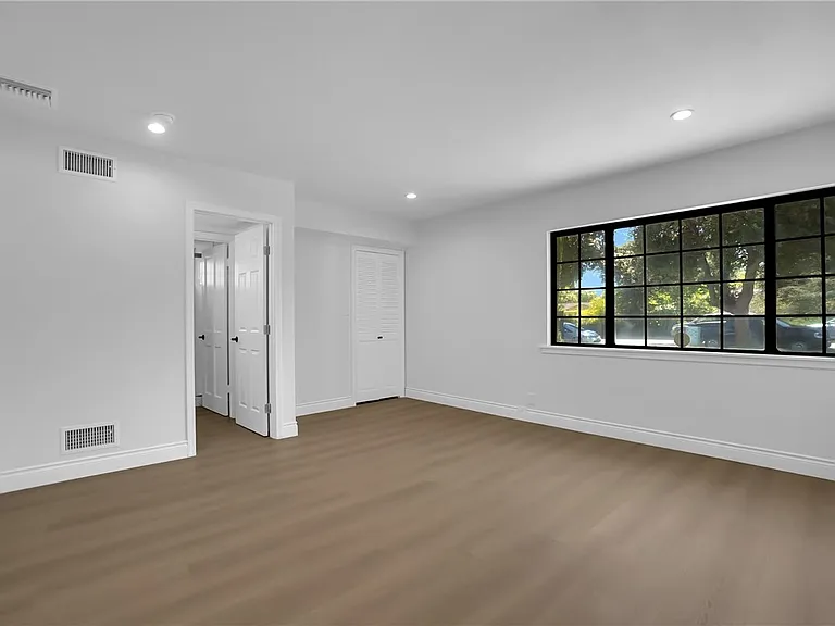 325 W Le Roy Ave — Photo 19