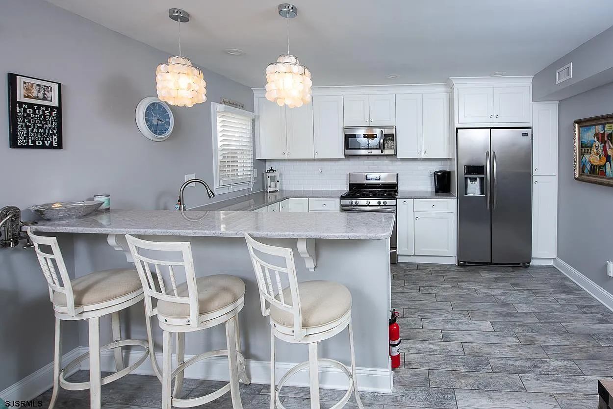 2 bed, 1.5 bath, $10,000 — Photo 4