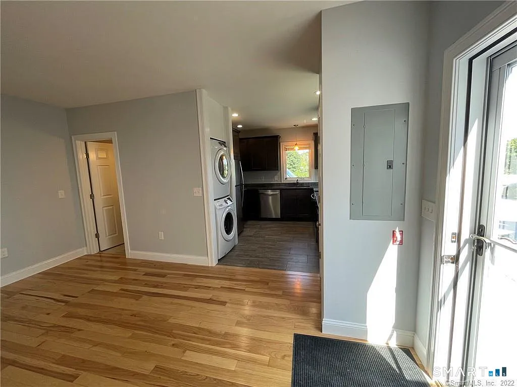 2 bed, 1.0 bath, 3519 sqft, $1,975 — Photo 4