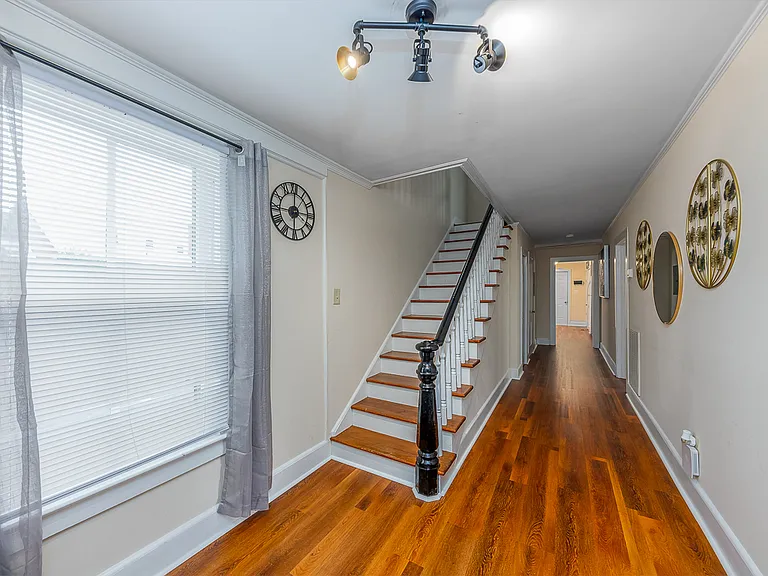 222 Metcalf St — Photo 17