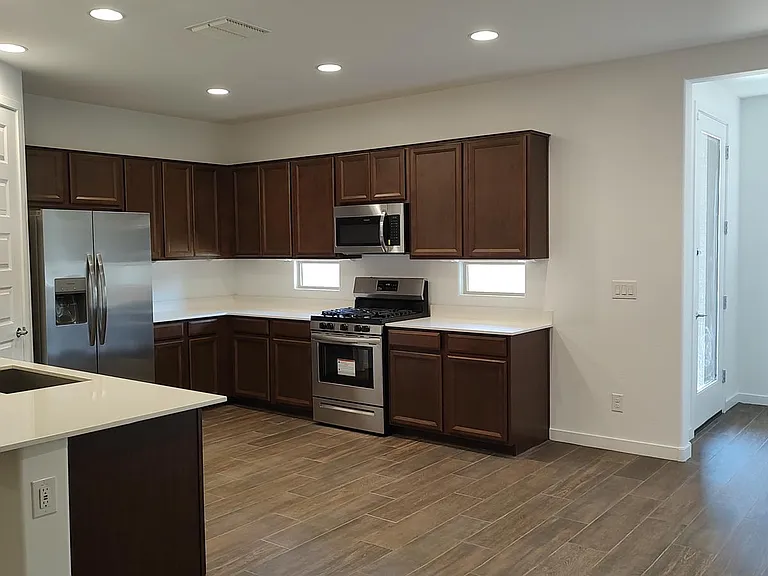 9335 W Glenrosa Ave — Photo 2