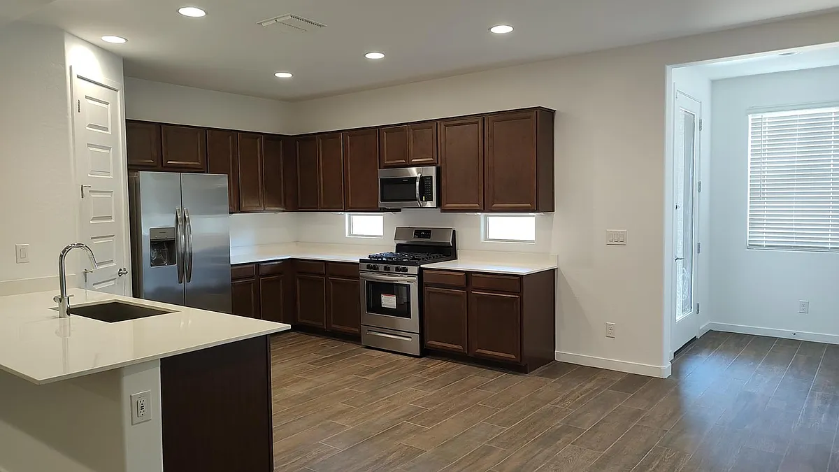 Building Photo - 9335 W Glenrosa Ave