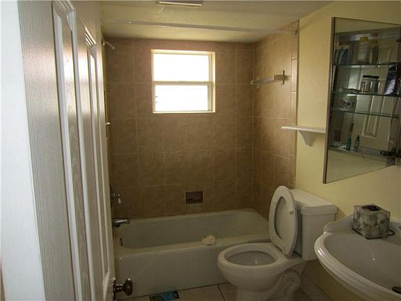 5th image of 3425 Fenway Dr
