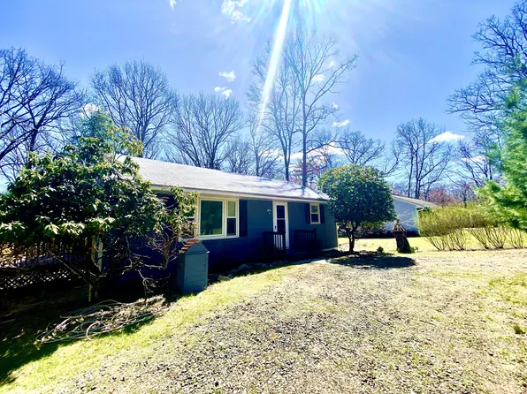 27 Brush Dr, East Stroudsburg, PA 18302