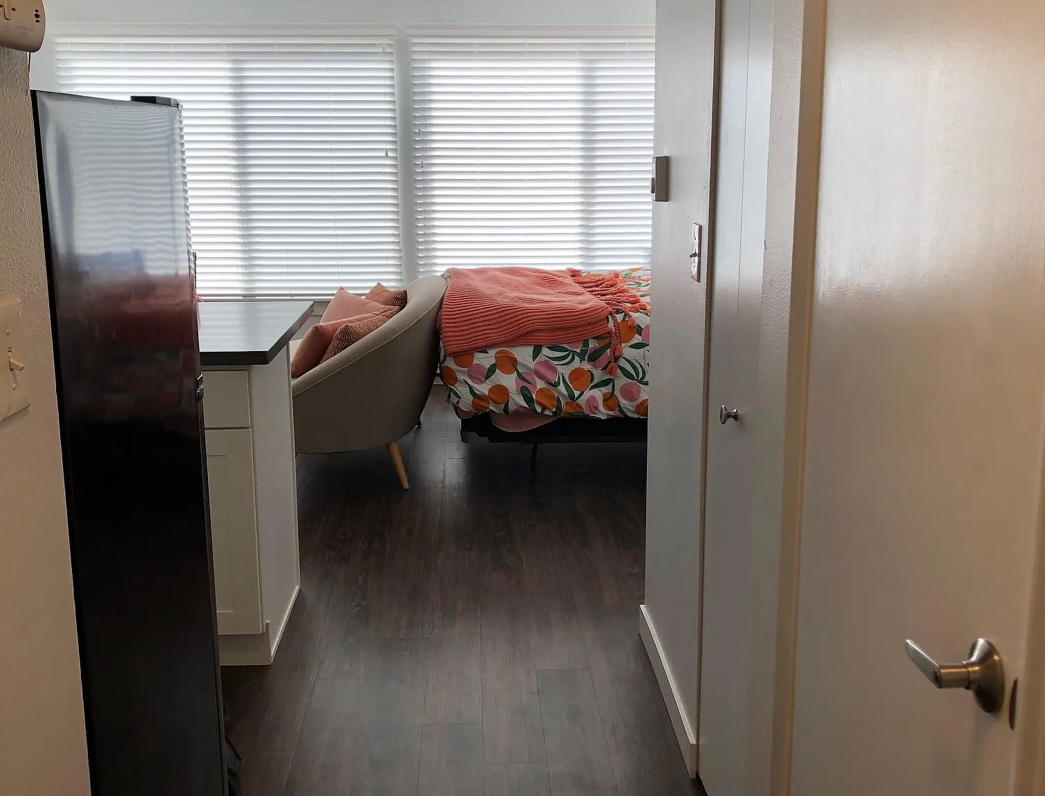 Studio, 350 sqft, $1,175 — Photo 2