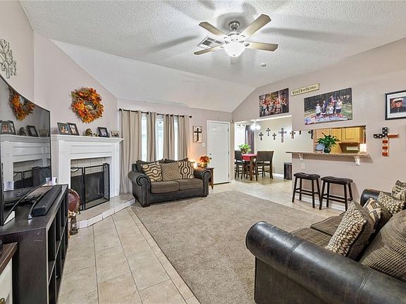4th image of 2640 Carrie Ln