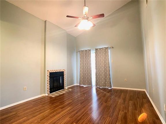 4th image of 410 Parkview Blvd #410