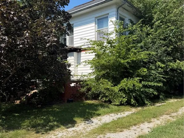 525 W 1st St, Maryville, MO 64468
