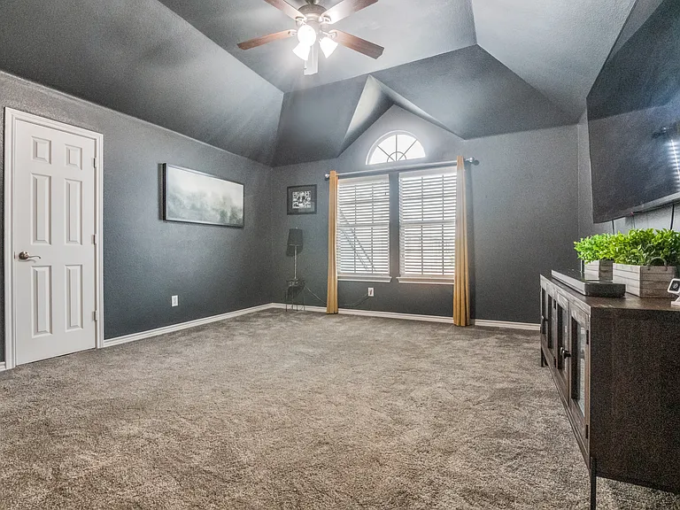 2731 Vela — Photo 21