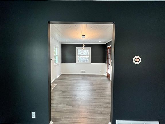 3rd image of 2247 Cambridge Dr SE