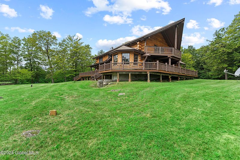 3rd image of 838 Sly Pond Road