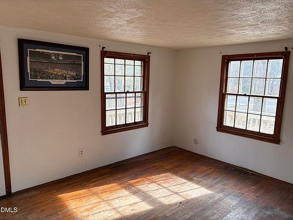 4th image of 2936 Carolyn Dr