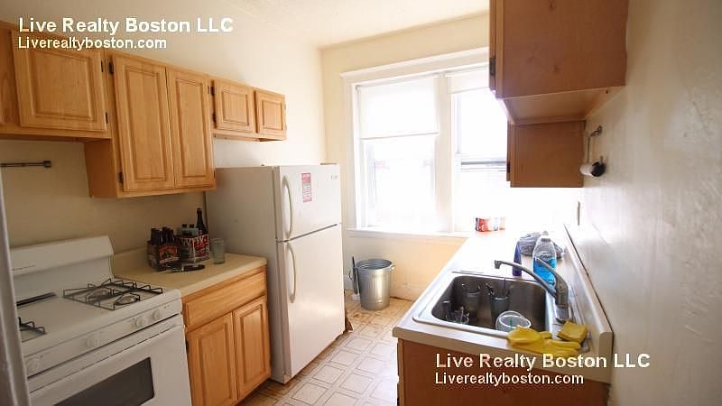 2nd image of 1713 Commonwealth Ave APT 6F