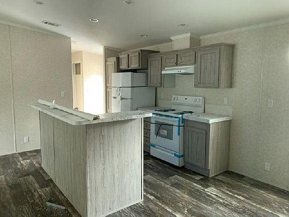 4th image of 9311 Eden Dr #458