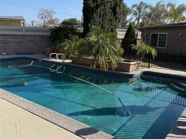 19531 Hemmingway St, Reseda, CA 91335