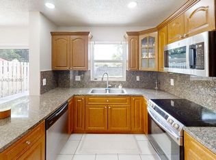 8422 SW 44th Pl, Davie, FL 33328