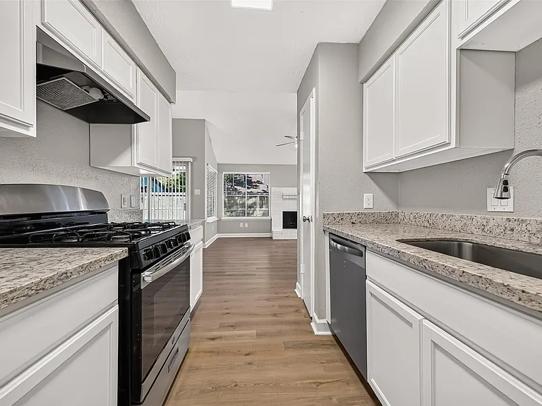 14306 River Glen Dr — Photo 8