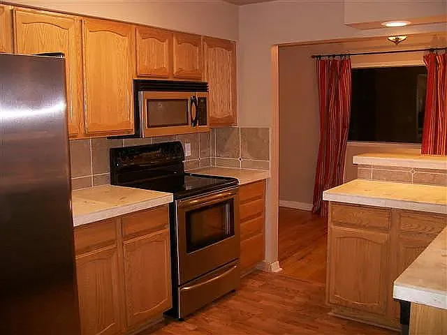 2621 E North Altamont Blvd — Photo 4