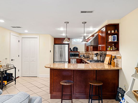 5th image of 502 S 11th St APT 38