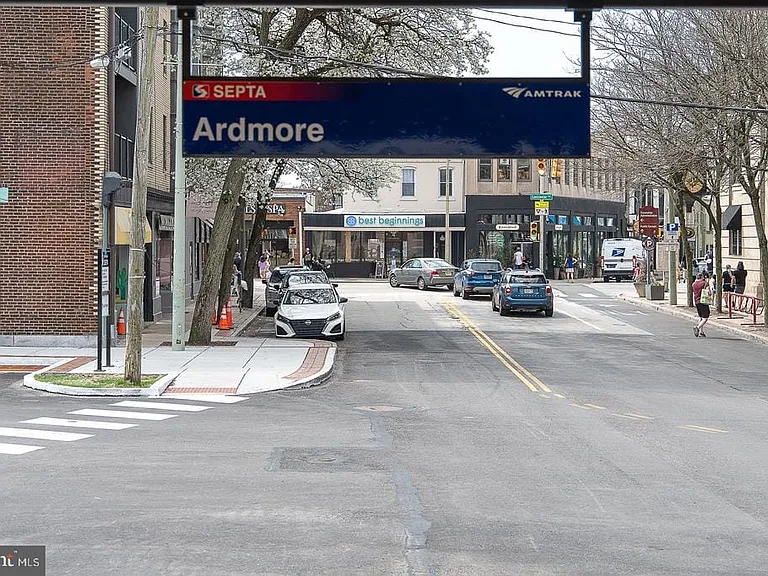 22 Ardmore Ave #2 — Photo 39