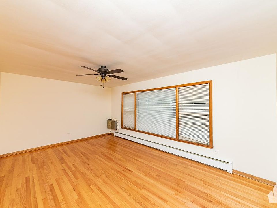 1st image of 3942 N California Ave APT 1