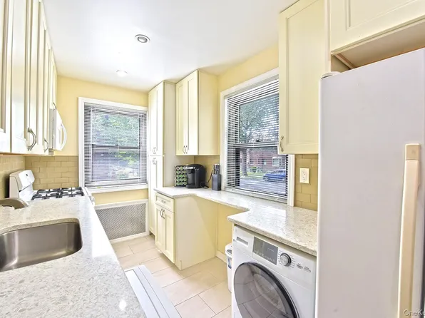 5766 246th Crescent #F8, Douglaston, NY 11362