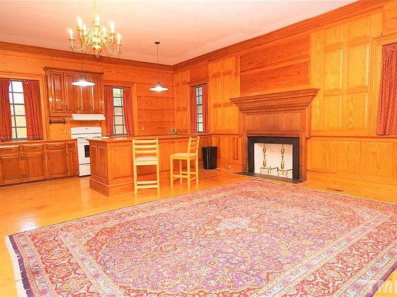 4th image of 206 Boyd St