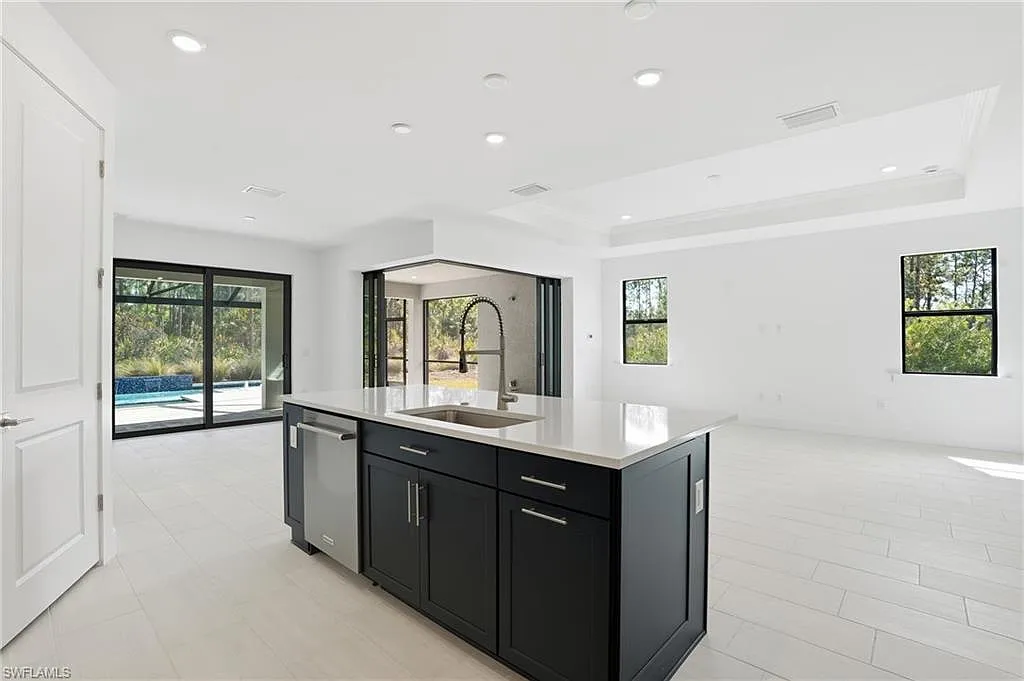 3 bed, 3.0 bath, 2139 sqft, $6,500 — Photo 3