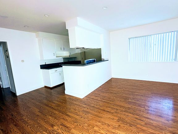 2nd image of 7131 Bellaire Ave APT 1