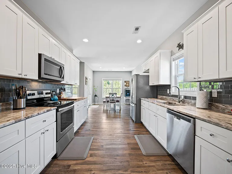 512 Hazelwood Dr — Photo 11