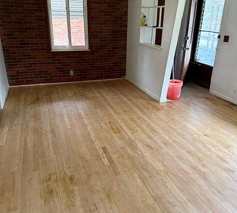 5th image of 28450 Herbert St