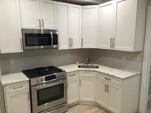 2nd image of 1191 Summit Ave APT 2R