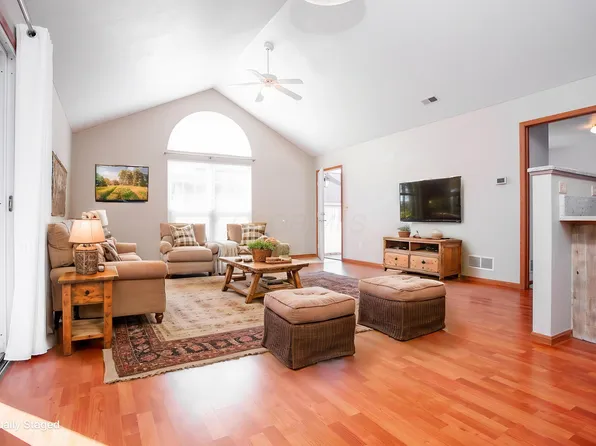 2496 Meadow Glen Ln, Hilliard, OH 43026