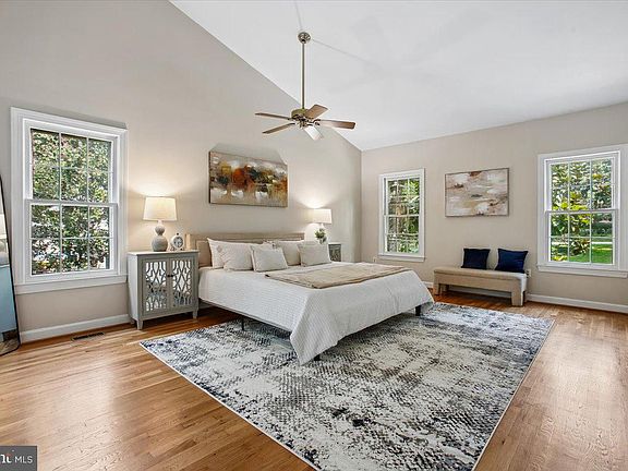 5th image of 2022 Spring Branch Dr