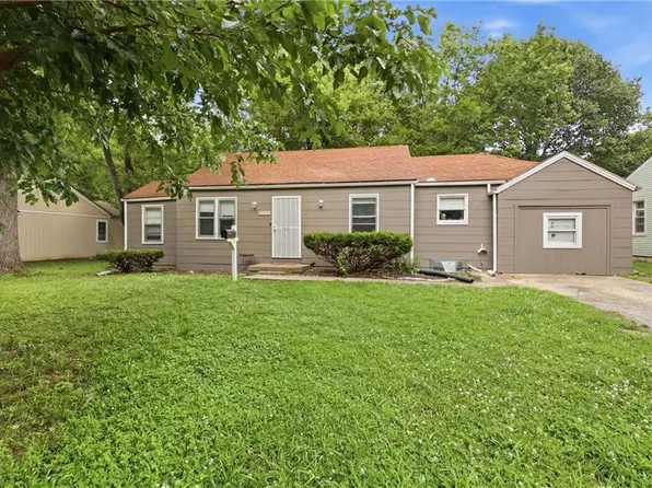 11217 Applewood Dr, Kansas City, MO 64134