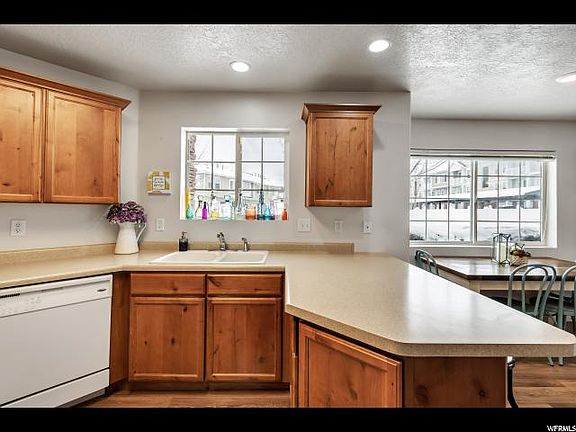 3rd image of 211 E Spencer Peak Way Unit H4