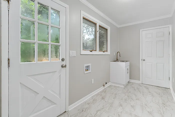 400 Derby Ln — Photo 24