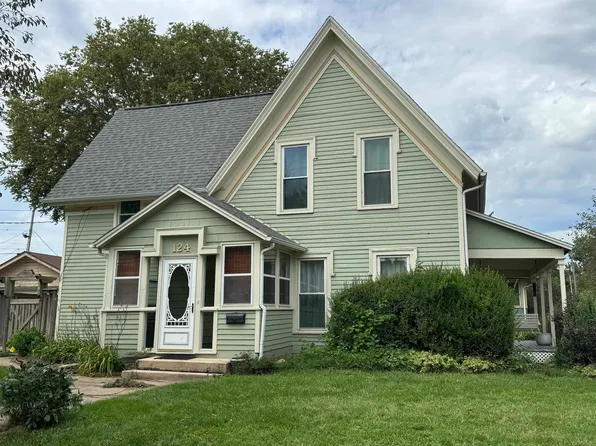 124 E 9th St, Cedar Falls, IA 50613