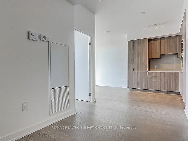 11 Wellesley St W #2506 — Photo 4